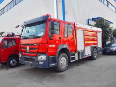 SINOTRUK HOWO double row foam dry powder combined fire fighting truck