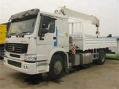 SINOTRUK HOWO 8 ton truck mounted crane 